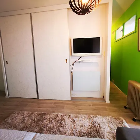 Le Petit Bois En Bord De - Acces Animations, Commerce Et