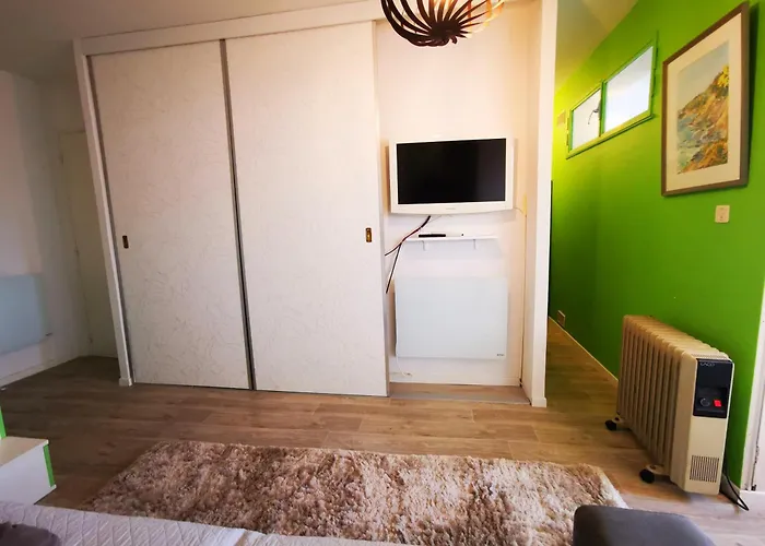 Le Petit Bois En Bord De - Acces Animations, Commerce Et